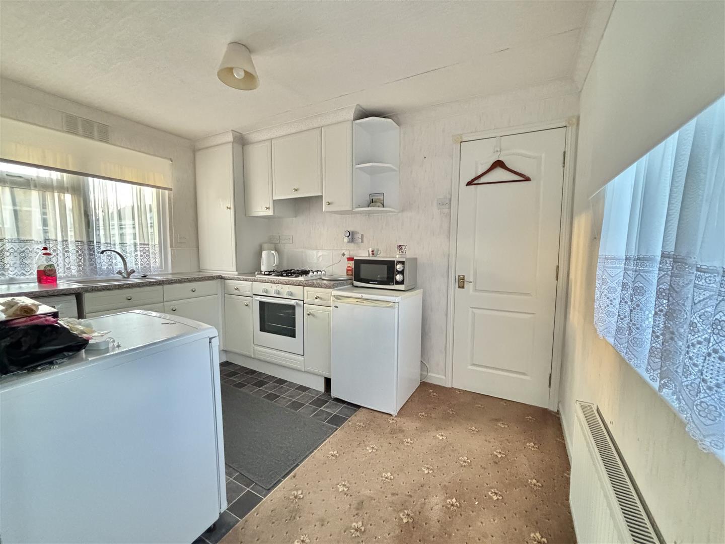 Ystrad Road, Fforestfach, Swansea, SA5 4BX